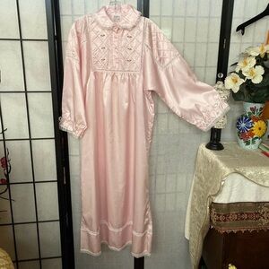 Kathryn VTG NOS/NWOT/D Nightgown Wom M Cotton-Backed Satin Lace/Embroidery-NICE!